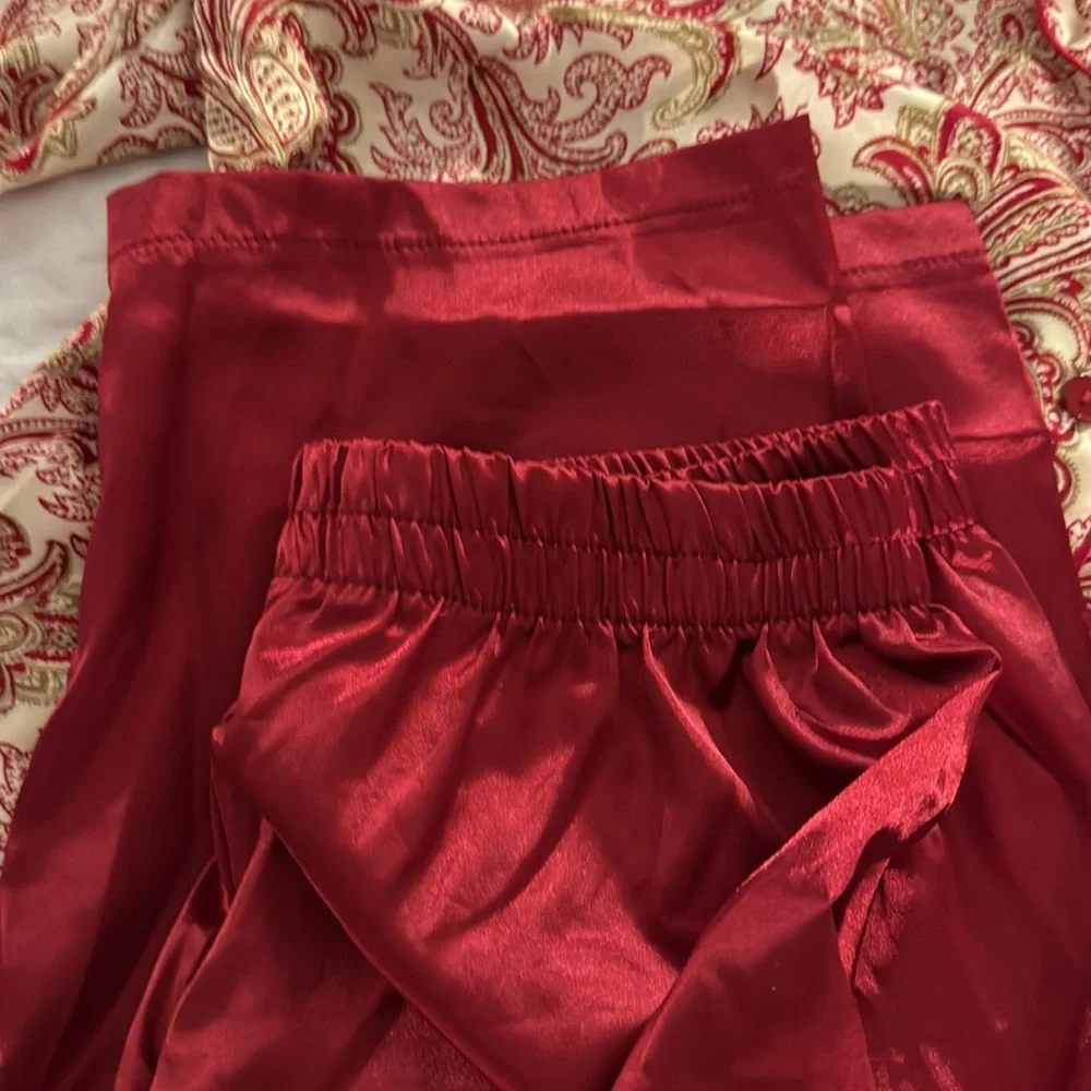Red /gold pajama set / silky feel - Picture 3 of 5